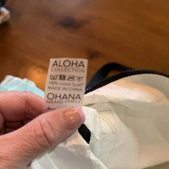 Aloha Collection White and Green Tote Bag - Picture 8 of 9